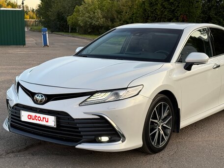 2021 Toyota Camry VIII (XV70) Рестайлинг, белый, 2850000 рублей, вид 3