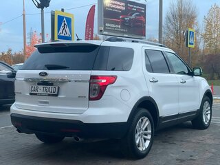 2015 Ford Explorer V Рестайлинг, белый, 2250000 рублей, вид 5