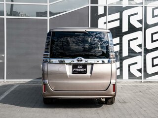 2018 Toyota Voxy III (R80) Рестайлинг, серый, 2445000 рублей, вид 4