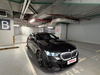2023 BMW 5 серии 530i xDrive VIII (G60/G61/G68), серый, 7300000 рублей, вид 5