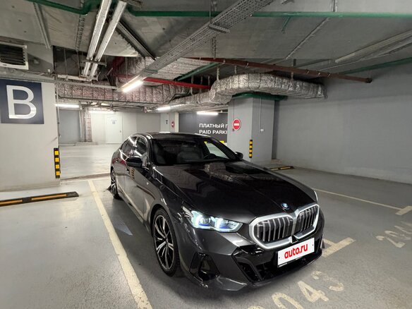 2023 BMW 5 серии 530i xDrive VIII (G60/G61/G68), серый, 7300000 рублей - вид 4