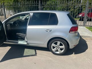2011 Volkswagen Golf VI, серебристый, 800000 рублей, вид 3