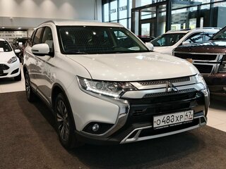 2019 Mitsubishi Outlander III Рестайлинг 3, белый, 1870000 рублей, вид 3