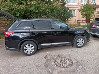 2016 Mitsubishi Outlander III Рестайлинг 2, чёрный, 2250000 рублей, вид 3