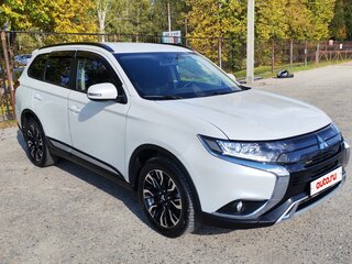 2021 Mitsubishi Outlander III Рестайлинг 3, белый, 2650000 рублей, вид 3