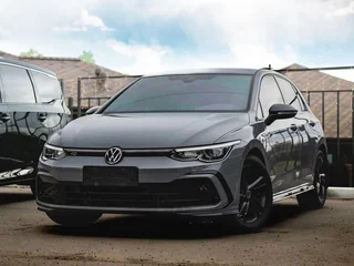 2023 Volkswagen Golf VIII, серый, 1970000 рублей, вид 1