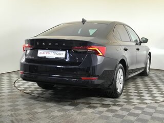 2021 Skoda Octavia IV (A8), чёрный, 1870000 рублей, вид 4