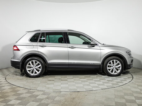 2020 Volkswagen Tiguan II, серебристый, 2100000 рублей, вид 4