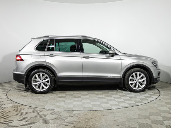 2020 Volkswagen Tiguan II, серебристый, 2100000 рублей - вид 3