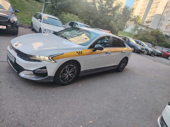 2021 Kia K5 III, чёрный