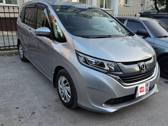 2017 Honda Freed Freed+ II, серебристый - вид 3