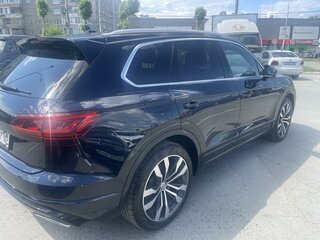 2019 Volkswagen Touareg III, синий, 5200000 рублей, вид 3