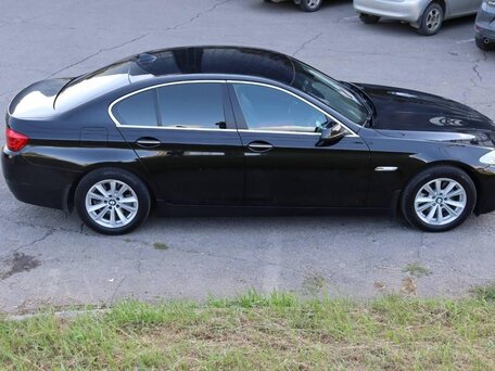 2013 BMW 5 серии 520i VI (F10/F11/F07), чёрный, 1700000 рублей, вид 2