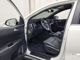 2020 Kia Sportage IV Рестайлинг, белый, 1700000 рублей, вид 5