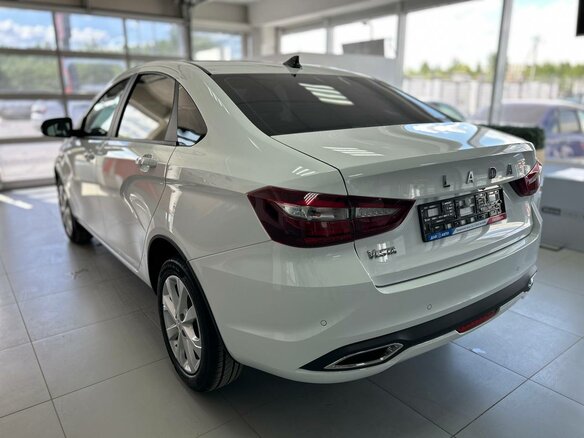 2026 Lada (ВАЗ) Vesta I Рестайлинг (NG), белый - вид 3