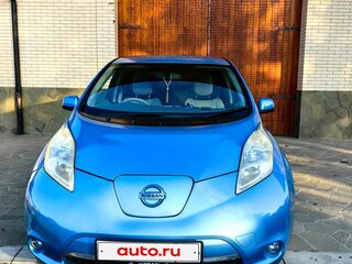2011 Nissan Leaf (EM61) I (ZE0/AZE0), голубой, 650000 рублей, вид 2