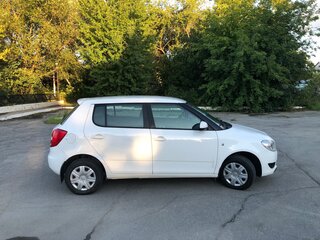 2011 Skoda Fabia II Рестайлинг, белый, 459000 рублей, вид 3