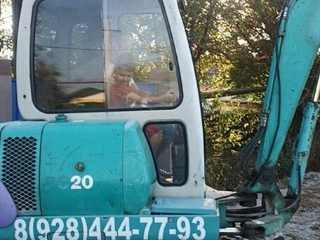 1996 Komatsu PC20, голубой, 1900000 рублей, вид 3