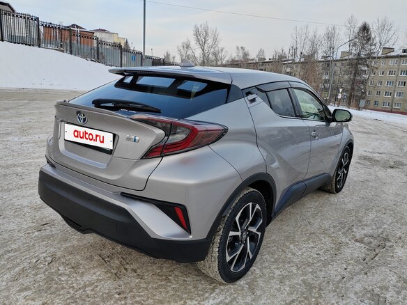 2017 Toyota C-HR I, серебристый, 2400000 рублей - вид 4