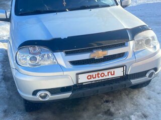 2012 Chevrolet Niva I Рестайлинг, серебристый, 550000 рублей, вид 2