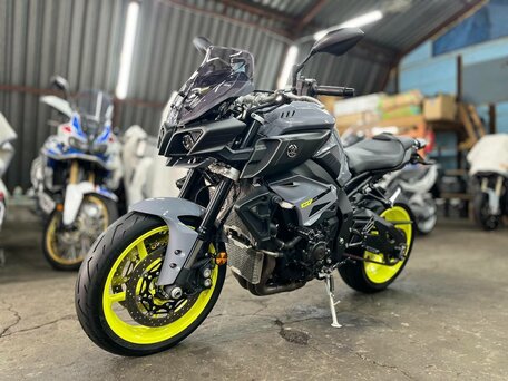 2017 Yamaha MT-10, серый, 1280000 рублей, вид 2