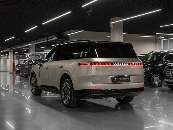 2026 Lynk & Co 900, серый, 7800000 рублей - вид 3