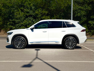 2025 Geely Monjaro (Xingyue L) I Рестайлинг (China Market), белый, 3700000 рублей, вид 3