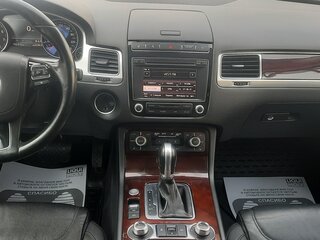 2016 Volkswagen Touareg II Рестайлинг, бежевый, 3350000 рублей, вид 4