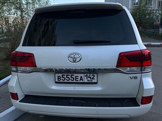 2016 Toyota Land Cruiser 200 Series Рестайлинг 2, белый, 6000000 рублей, вид 5