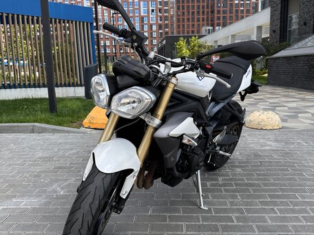 2013 Triumph Street Triple, белый, 550000 рублей, вид 2