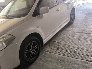 2011 Nissan Tiida I Рестайлинг, белый, 750000 рублей, вид 4