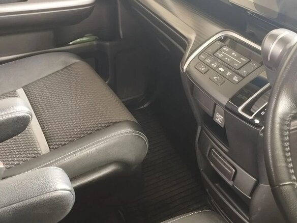 2017 Honda Stepwgn Spada V, фиолетовый, 2100000 рублей - вид 11