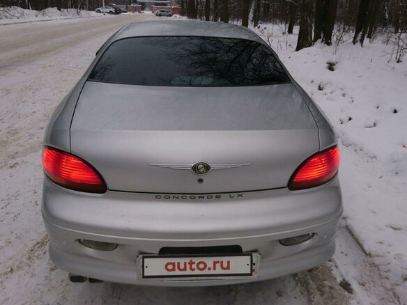 2002 Chrysler Concorde II, серебристый - вид 3