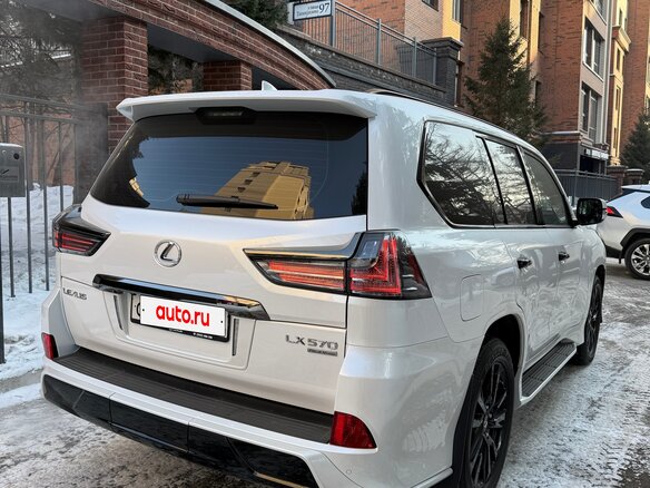 2020 Lexus LX 570 III Рестайлинг 2, белый, 13900000 рублей - вид 3