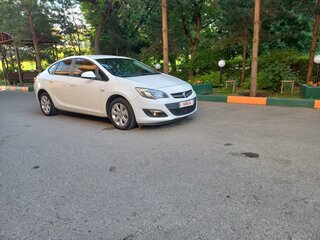 2013 Opel Astra J Рестайлинг, белый, 1100000 рублей, вид 4