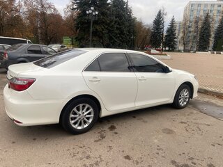 2015 Toyota Camry VII (XV50) Рестайлинг, белый, 2050000 рублей, вид 2