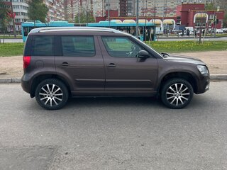 2016 Skoda Yeti I Рестайлинг, коричневый, 950000 рублей, вид 5