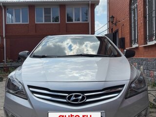 2014 Hyundai Solaris I Рестайлинг, серебристый, 850000 рублей, вид 3