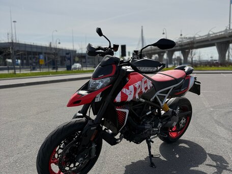 2022 Ducati Hypermotard, красный, 1499000 рублей, вид 3