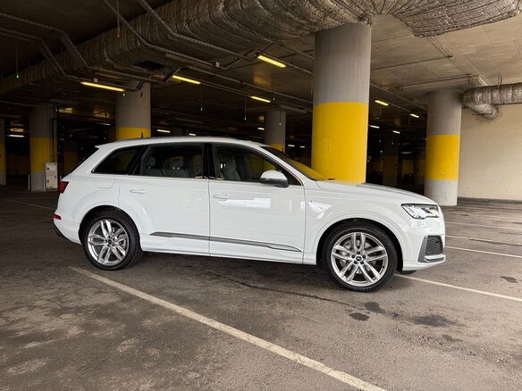 2021 Audi Q7 45 TDI II (4M) Рестайлинг, белый, 9900000 рублей - вид 2