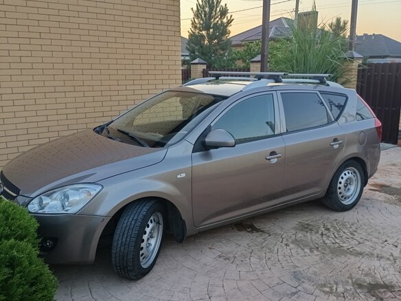 2008 Kia Ceed I, бежевый, 700000 рублей - вид 2