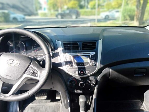 2013 Hyundai Solaris I, чёрный, 1030000 рублей - вид 14