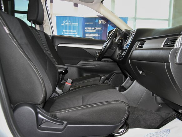 2016 Mitsubishi Outlander III Рестайлинг 2, серебристый - вид 10