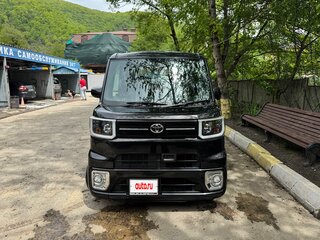 2016 Toyota Pixis Mega, чёрный, 750000 рублей, вид 2
