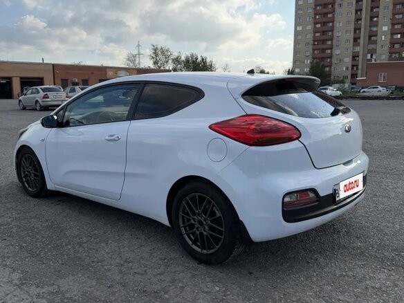 2013 Kia Ceed II, белый, 1100000 рублей - вид 3