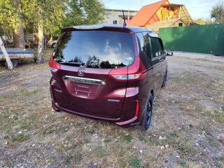 2017 Honda Freed II, пурпурный, 1730000 рублей, вид 4