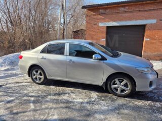 2012 Toyota Corolla X (E140, E150) Рестайлинг, серебристый, 950000 рублей, вид 4