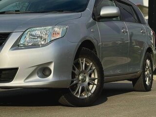 2010 Toyota Corolla Fielder X (E140, E150) Рестайлинг, серебристый, 900000 рублей, вид 5