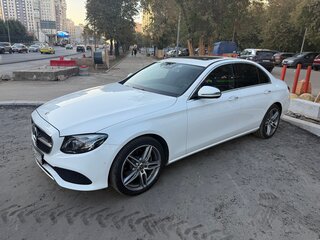 2020 Mercedes-Benz E-Класс 220 d V (W213, S213, C238), белый, 3000000 рублей, вид 1