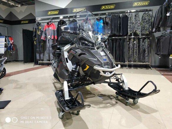 2019 Polaris 800 Titan, серый - вид 1